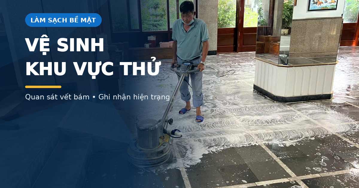 Nhân sự vệ sinh bề mặt sàn bằng thiết bị chà sàn tại công trình thực tế