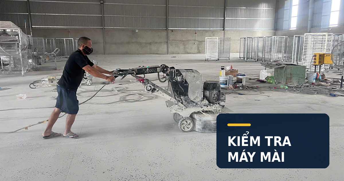 Kiểm tra máy mài khi bàn giao mặt bằng đánh bóng sàn