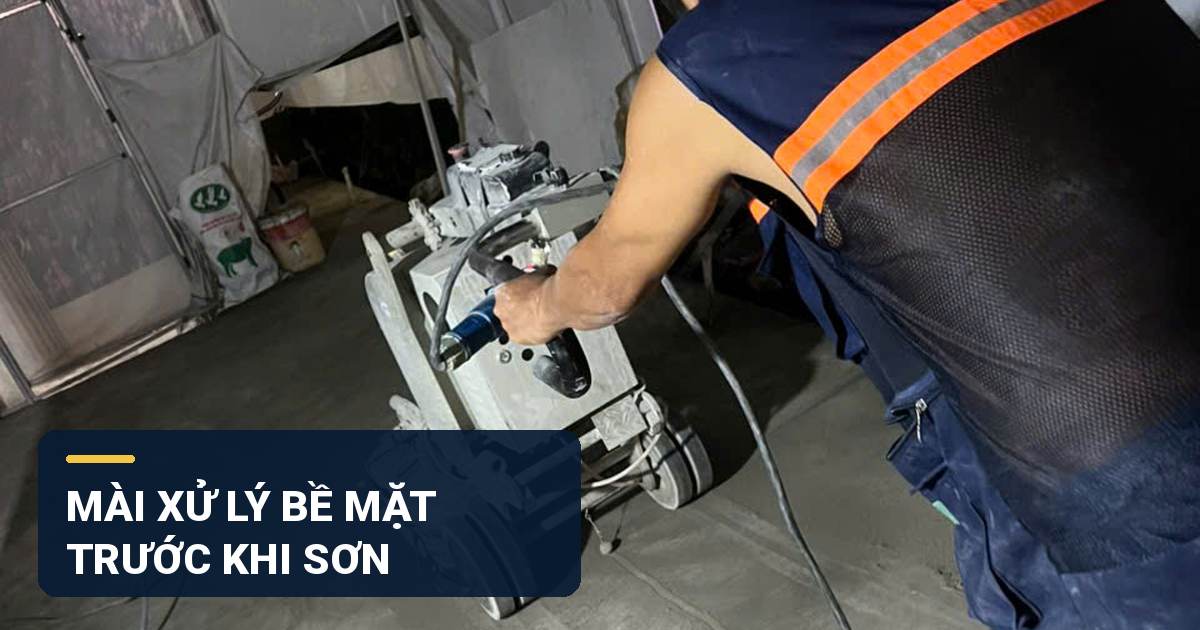 kiểm tra độ đồng đều của bề mặt sàn epoxy