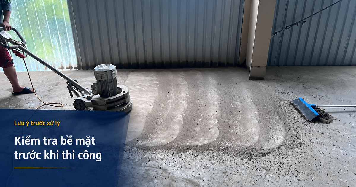 Mài thử để đánh giá khả năng phục hồi sàn cũ Kiểm tra vùng sàn cũ trước khi mài và đánh bóng