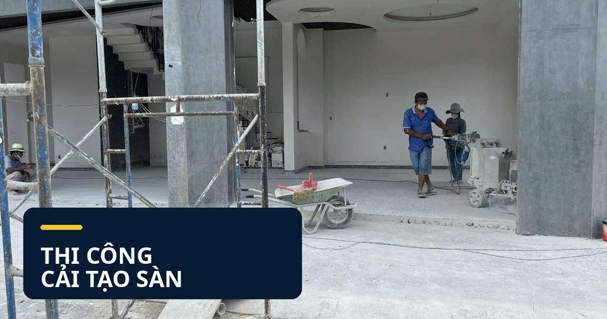 Đội thi công xử lý sàn bê tông trong công trình cải tạo
