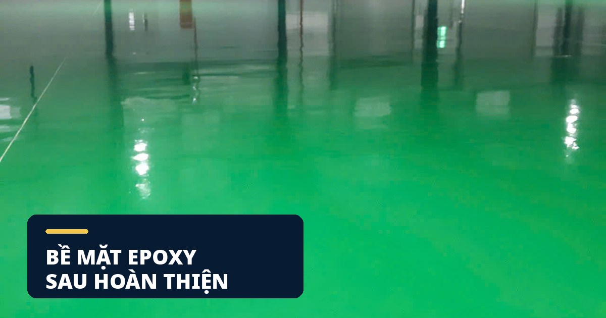 Mặt sàn epoxy màu xanh đã hoàn thiện trong nhà xưởng