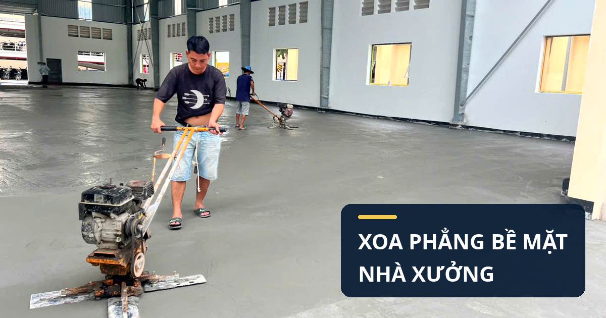 Máy xoa hoàn thiện bề mặt sàn bê tông nhà xưởng trước khi đánh bóng