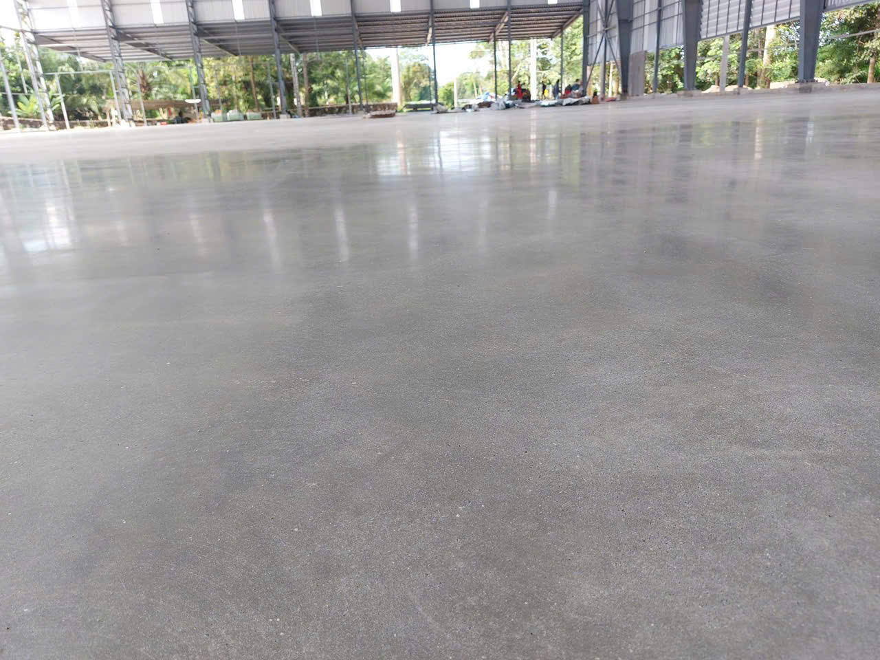 bề mặt sàn bê tông thực tế sau khi hoàn thiện mài và đánh bóng