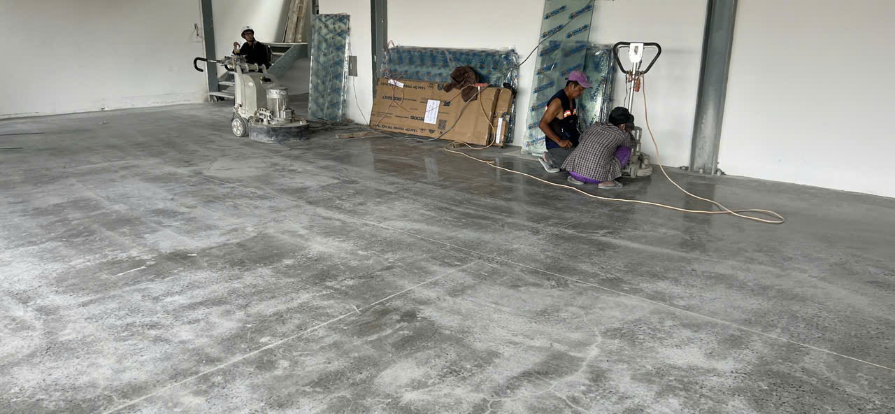 Thi công thực tế xử lý mặt sàn bê tông thi công thực tế mài sàn bê tông mặt bằng xưởng