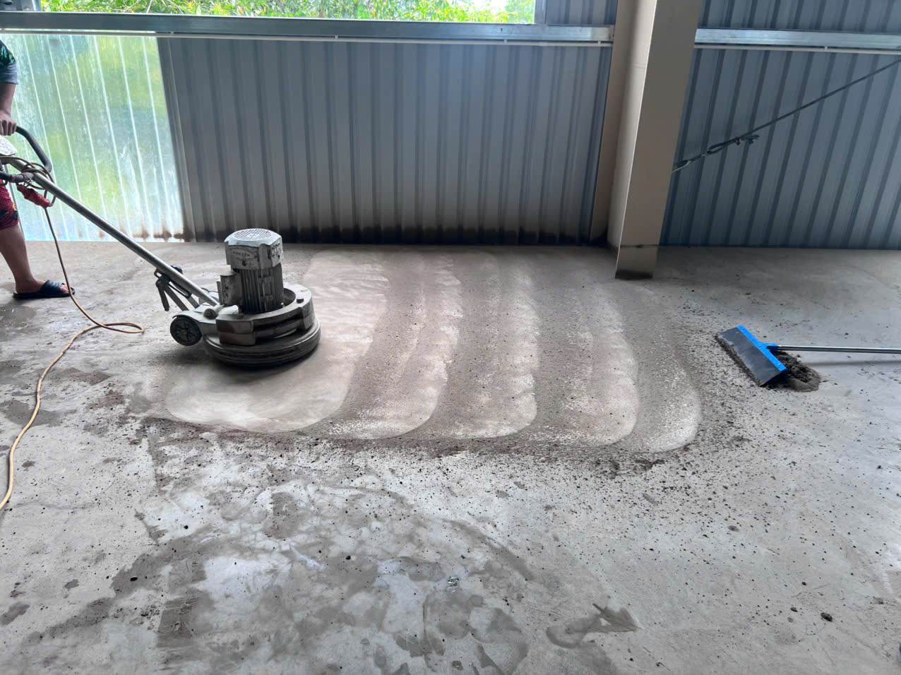 Máy mài sàn công nghiệp xử lý bề mặt bê tông thực tế
